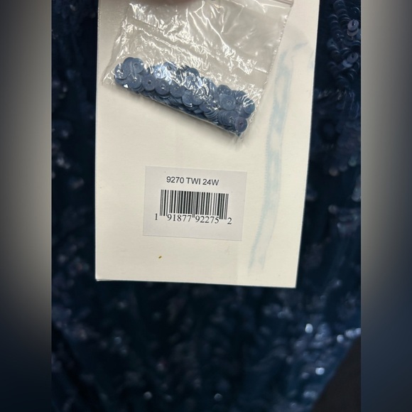 MAC DUGGAL 9270 NWT Sequin Embellished Flutter Sleeve Faux Wrap Tiered Gown - Picture 7 of 7